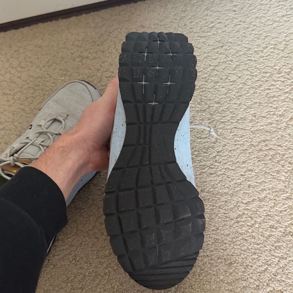 Nike Men's Light Gray Athletic Shoes - Picture 5 of 6